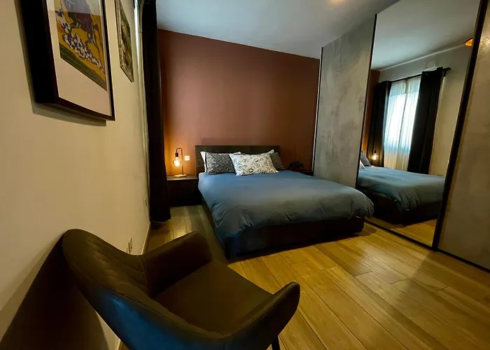 Airport Accommodation Bedroom With Your Own Private Bathroom Self Check In And Self Check Out Air-Condition Included